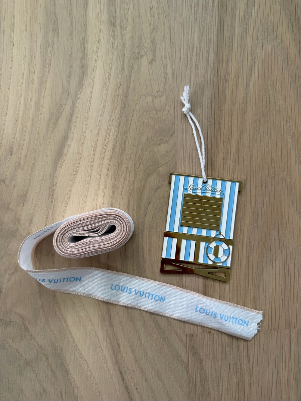 Louis Vuitton Limited Edition
Resort Tag Charm and ribbon